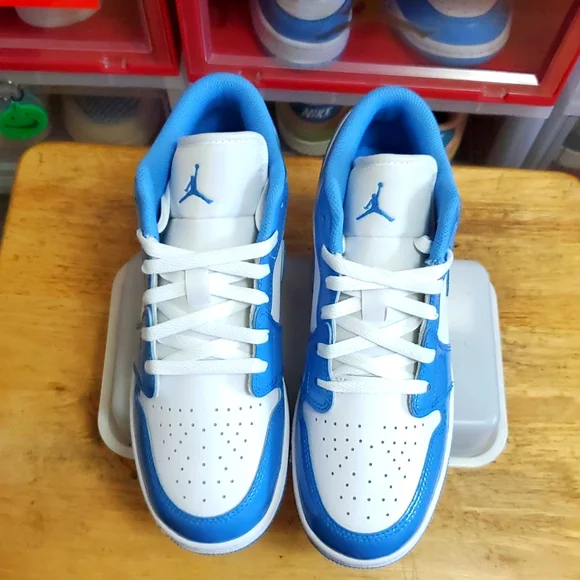 Nike Air Jordan 1 Low SE - Picture 3 of 6